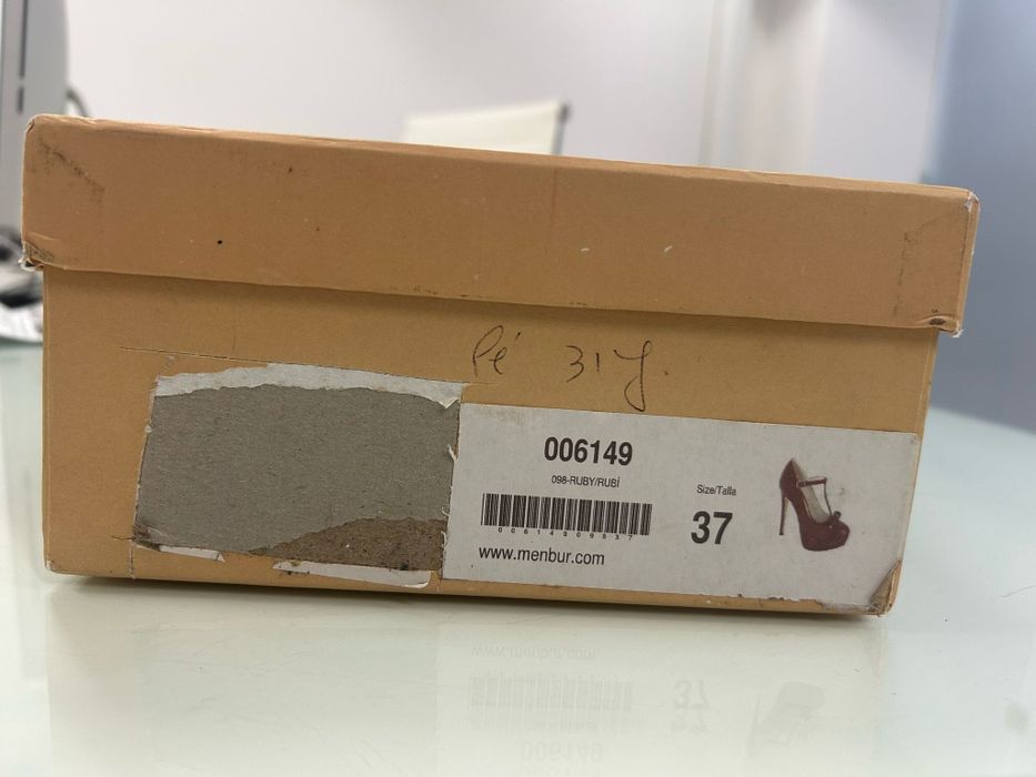 Sapatos de senhora da marca " the essence menbur'