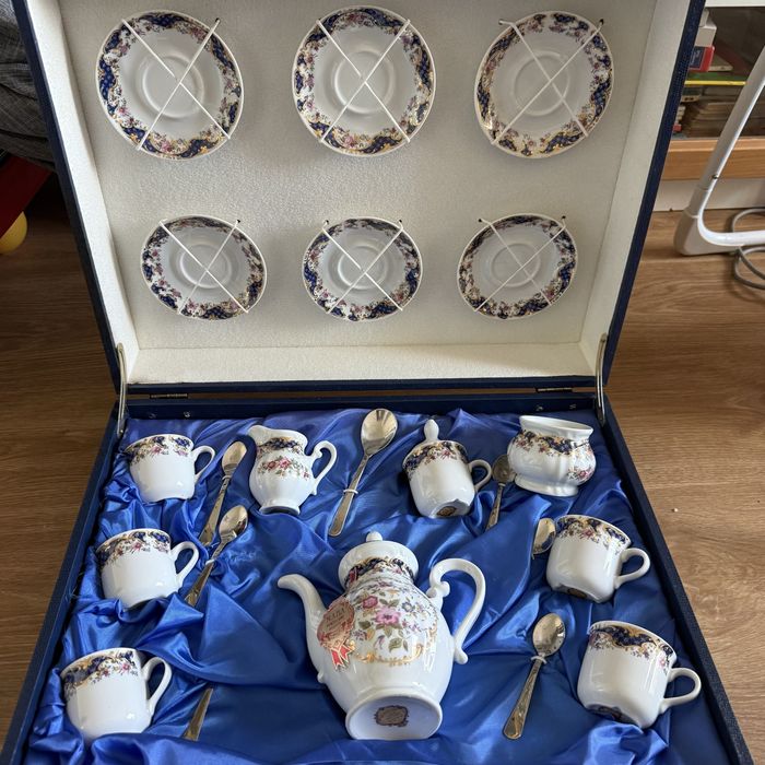 Conjunto de porcelana M.A.B.A T limoges