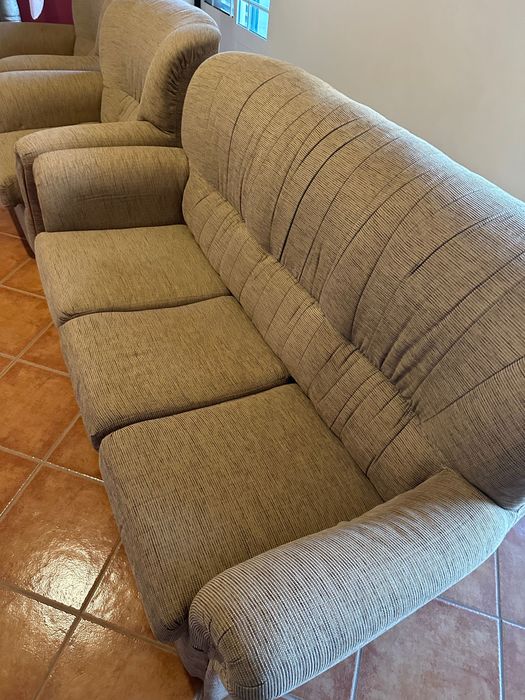 Conjunto de Sofás Confortáveis em Bom Estado