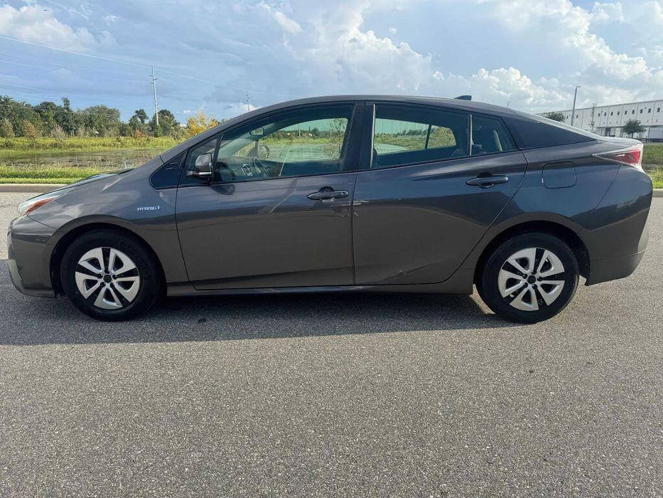 Toyota Prius      2016