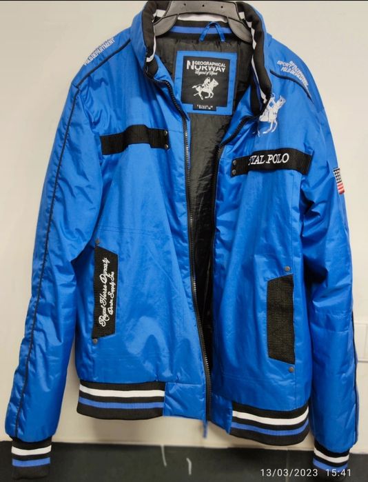 Blusão azul impermeável