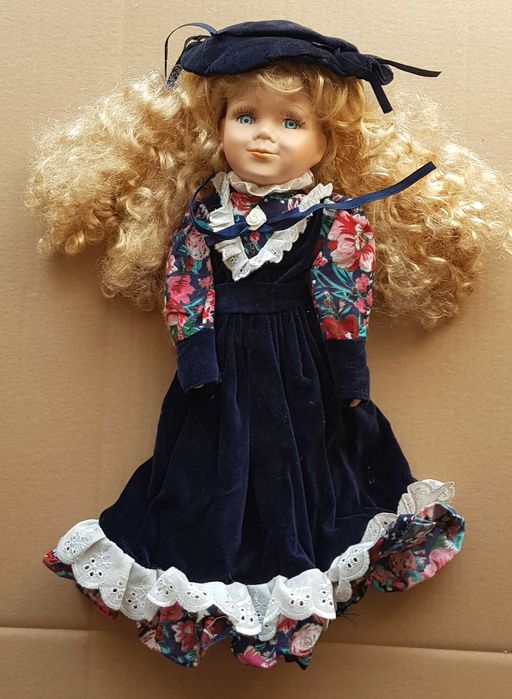 Porcelanowa lalka kolekcjonerska