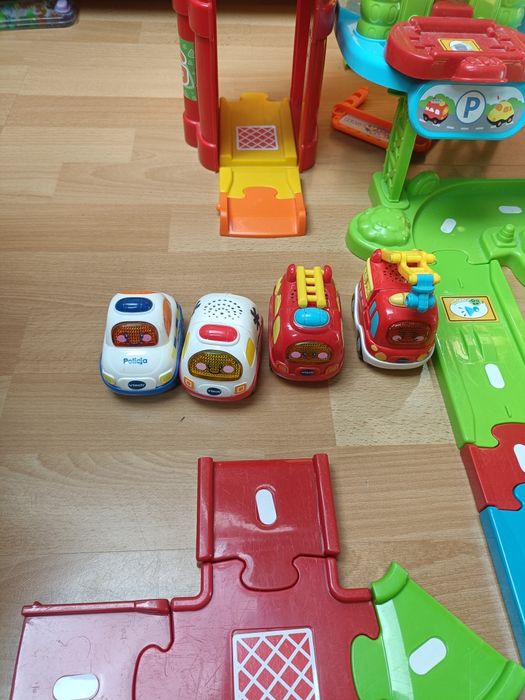Garaż tut tut+ remiza strażacka+9 autek+tory