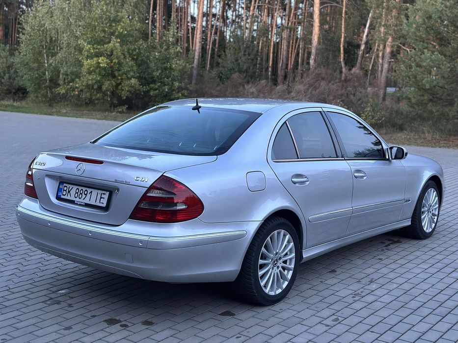Mercedes Benz 211