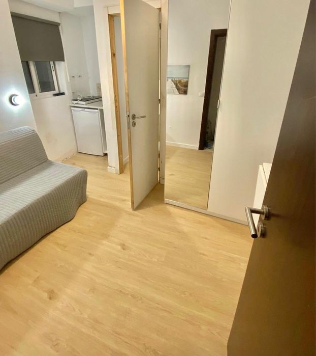 Espaço independente, cozinha e wc