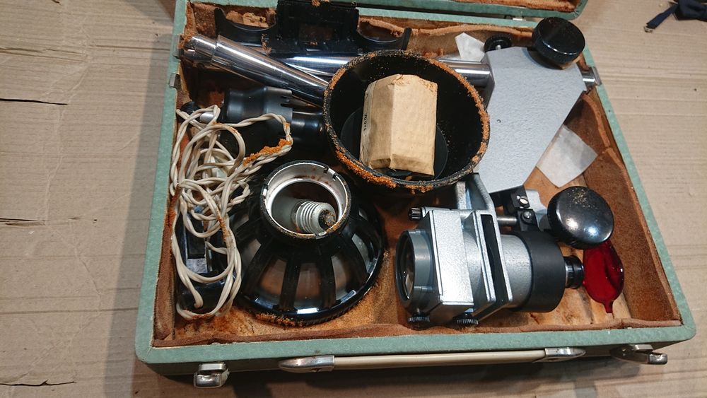 Фотозбільшувач
Радянський. 
Мобільний. 
Повна комплктація. 
Відмінний