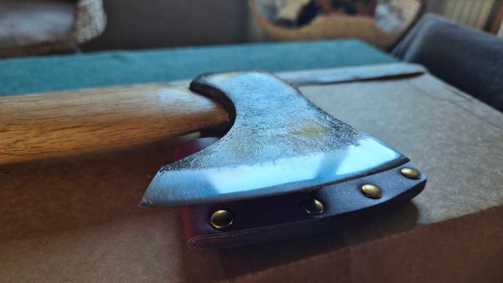 Ręcznie kuta siekiera