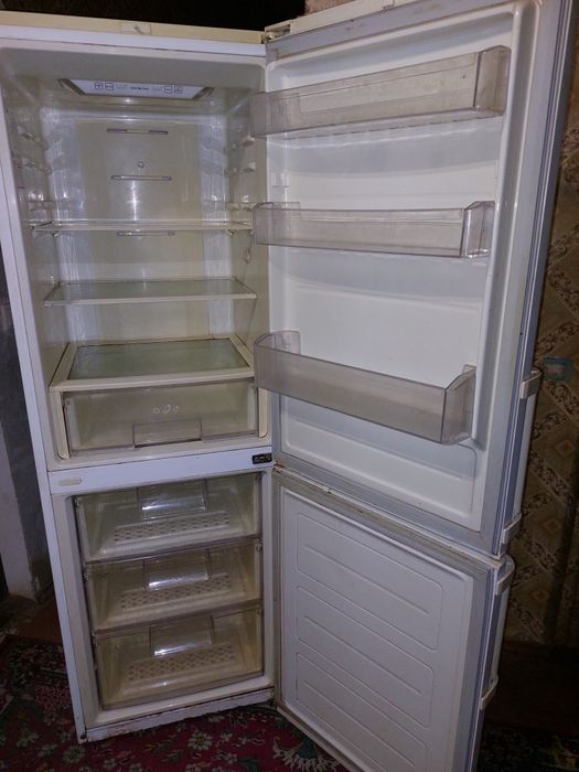 Холодильник 2-х камерный LG NoFrost (сухая заморозка) .