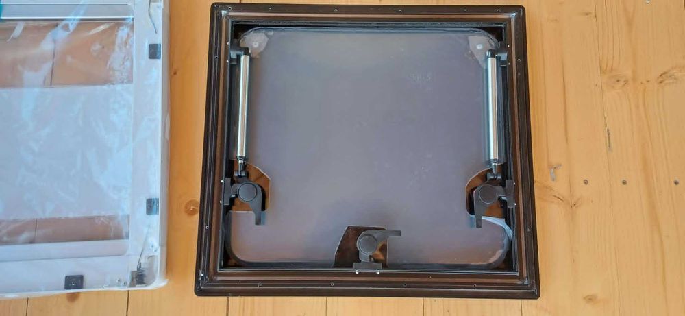 Okno w ramie 50x45 wraz z moskitiera przyczepa kamper