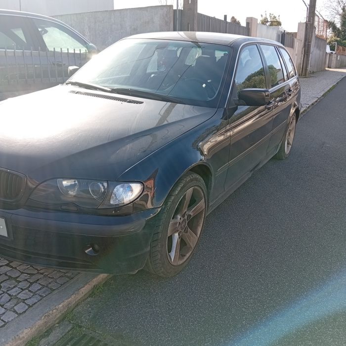 Vendo carro com avaria no tubo do óleo dos travões