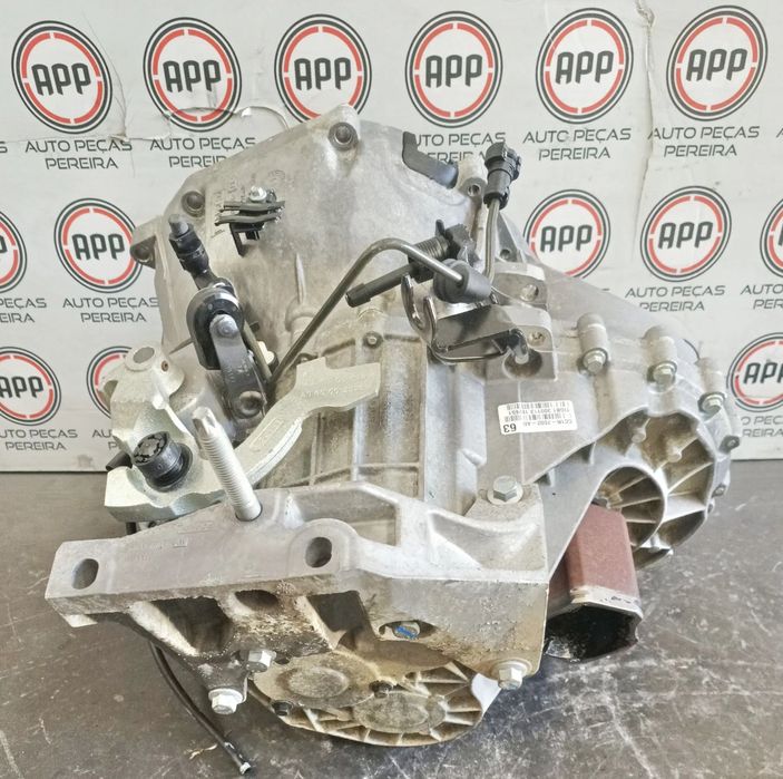 Caixa de 6 velocidades Ford Transit de 2015, 2.2 TDCI, referência CC1R-7002-AD, aproximadamente 153600 KMS .