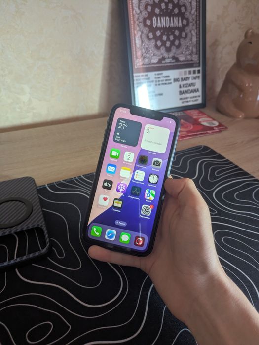 iPhone xr (128gb 17 pro)