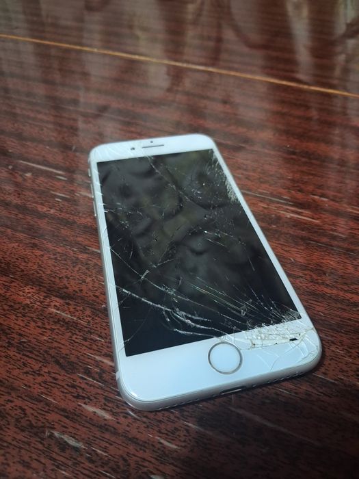 IPhone 8 64gb білого кольору