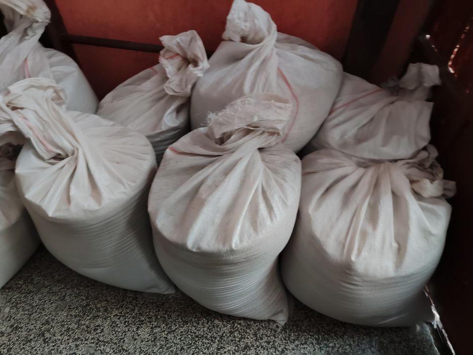 Пісок в мішках продаю терміново.