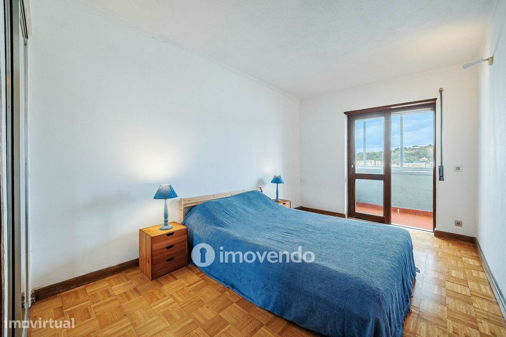 Apartamento T1 junto à praia, com estacionamento, Costa da Caparica