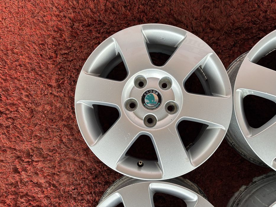 Original Skoda Octavia Volkswagen Golf Passat Seat R15 5x112