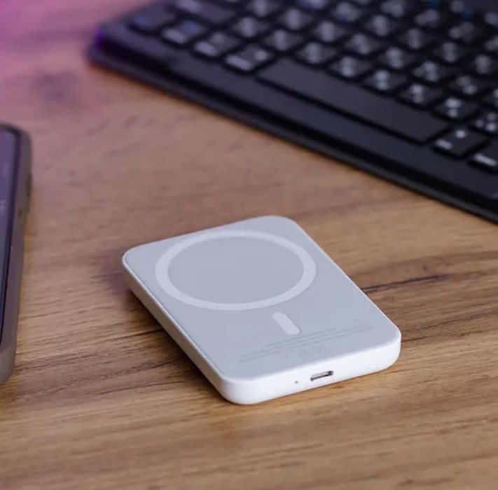 Повербанк із бездротовою зарядкою
