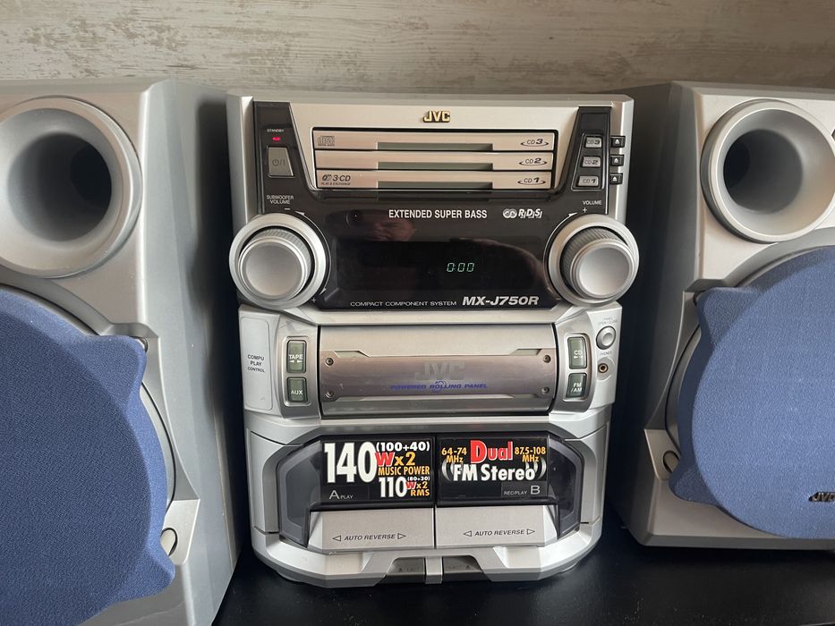 Продам музыкальный центр JVC в рабочем состоянии