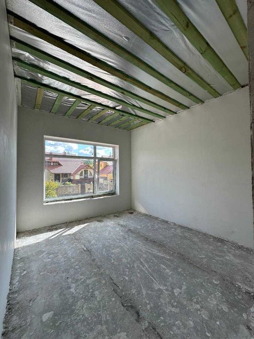 Стильний будинок з прямим вихідом в ліс