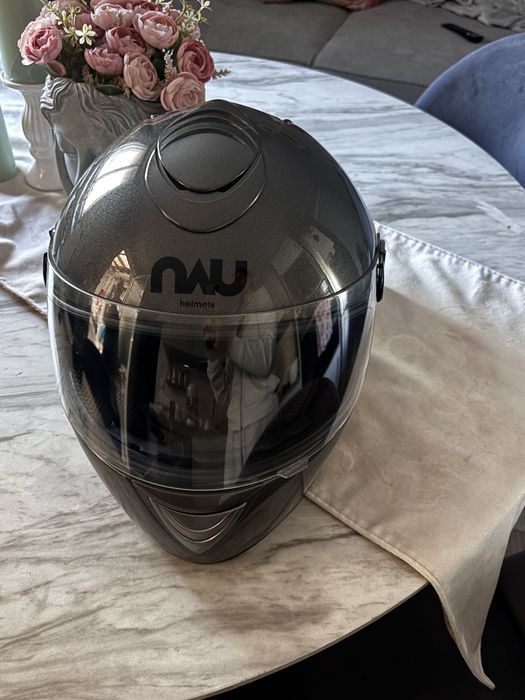 Capacete cinzento da nau