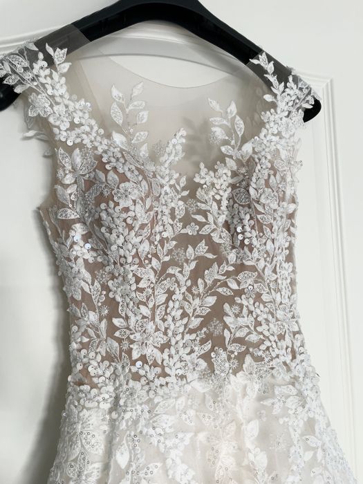 Suknia ślubna z welonem