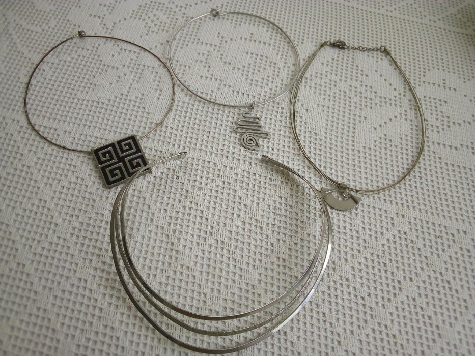 Lote de 3 Colares / Gargantilhas! Preço global - 6,00 € !