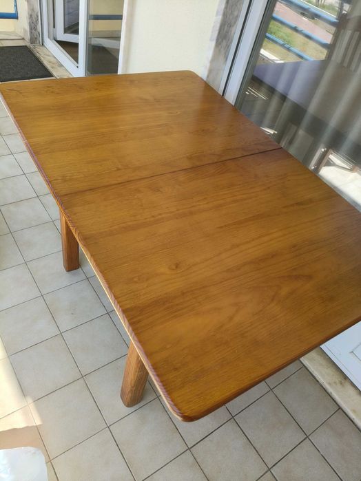 Mesa de cozinha 2 cadeiras e dois bancos