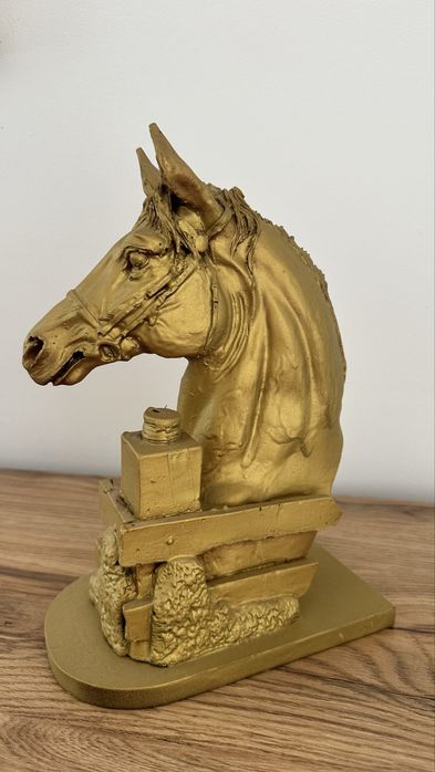 Estatuta busto cavalo