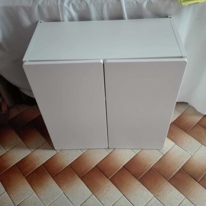 Vendo móvel / armário com prateleiras NOVO