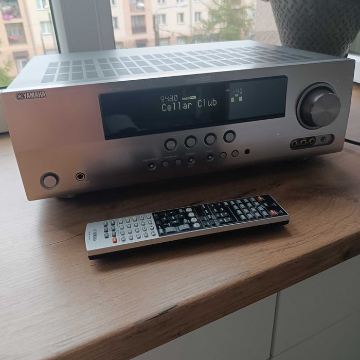 Yamaha RX-V465 kolor Tytan amplituner w komplecie z pilotem
