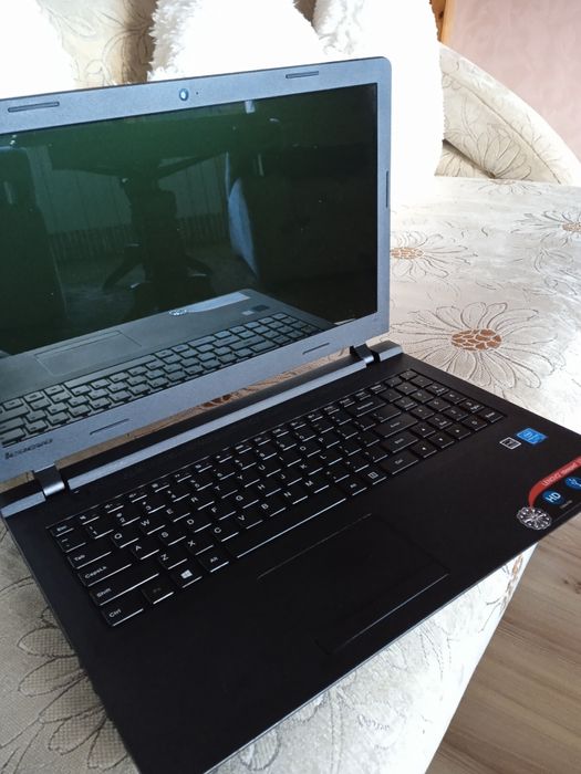 Laptop Lenovo komputer