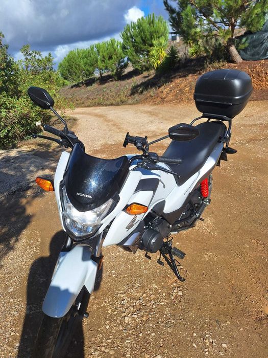Honda CBF125 de 2023 – Como Nova | 10.700km | Sempre em Garagem