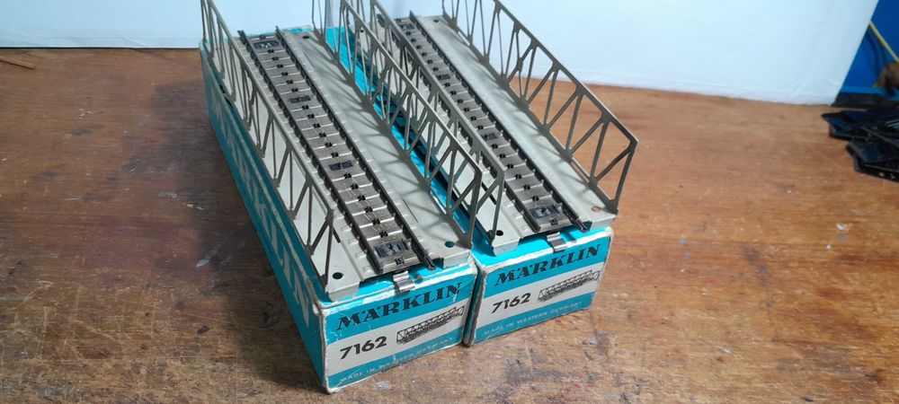 Ponte metálica Marklin c/ vários troços retos/curvos nas cx. originais