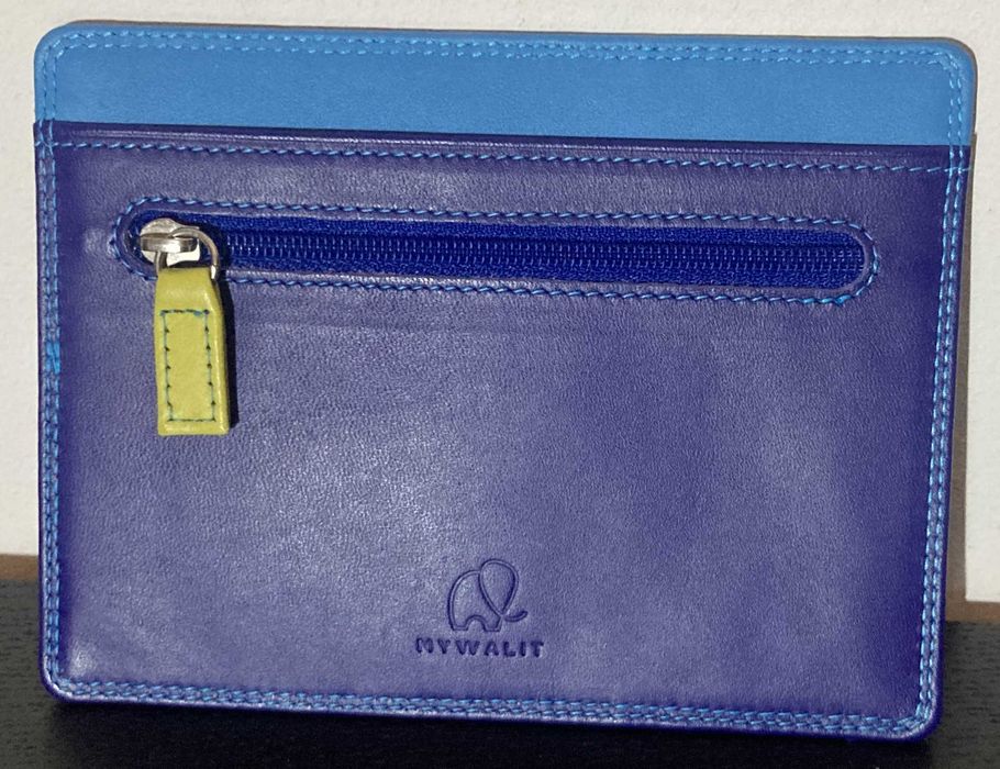 Carteira porta-passaporte deslizante em pele MYWALIT na cor Seascape