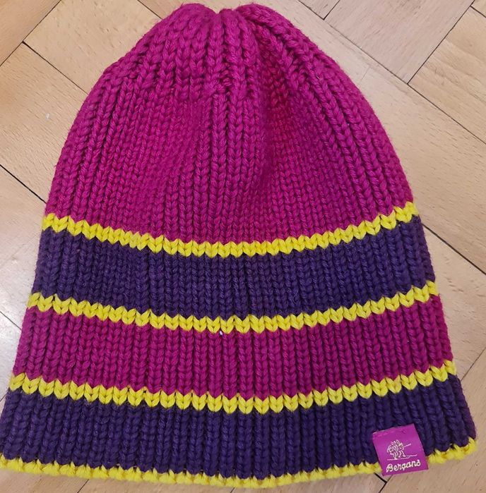 b. Bergans bardzo ładna wełniana czapka