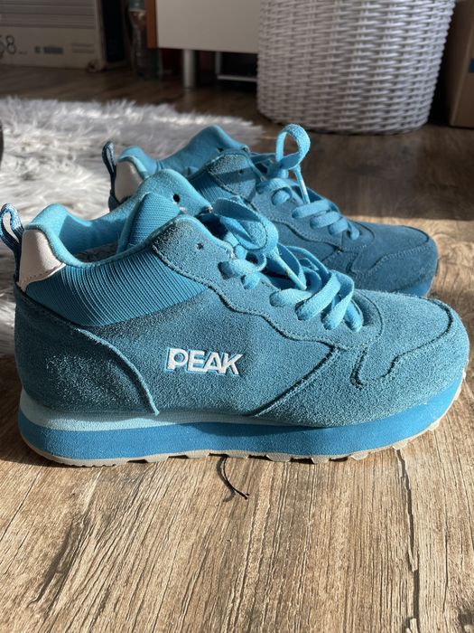 Кросівкі жіночі зимові PEAK