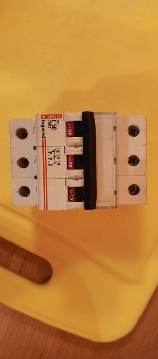 Wyłącznik nadprądowy LEGRAND C50 3F