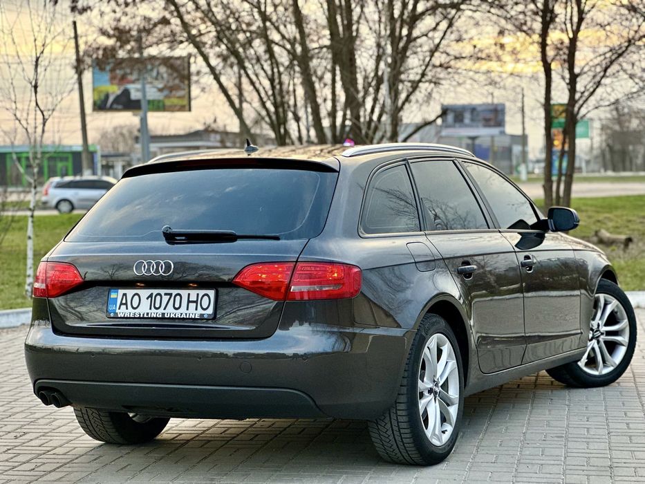AUDI A4 b8 2.0 дизель  2011 р.
