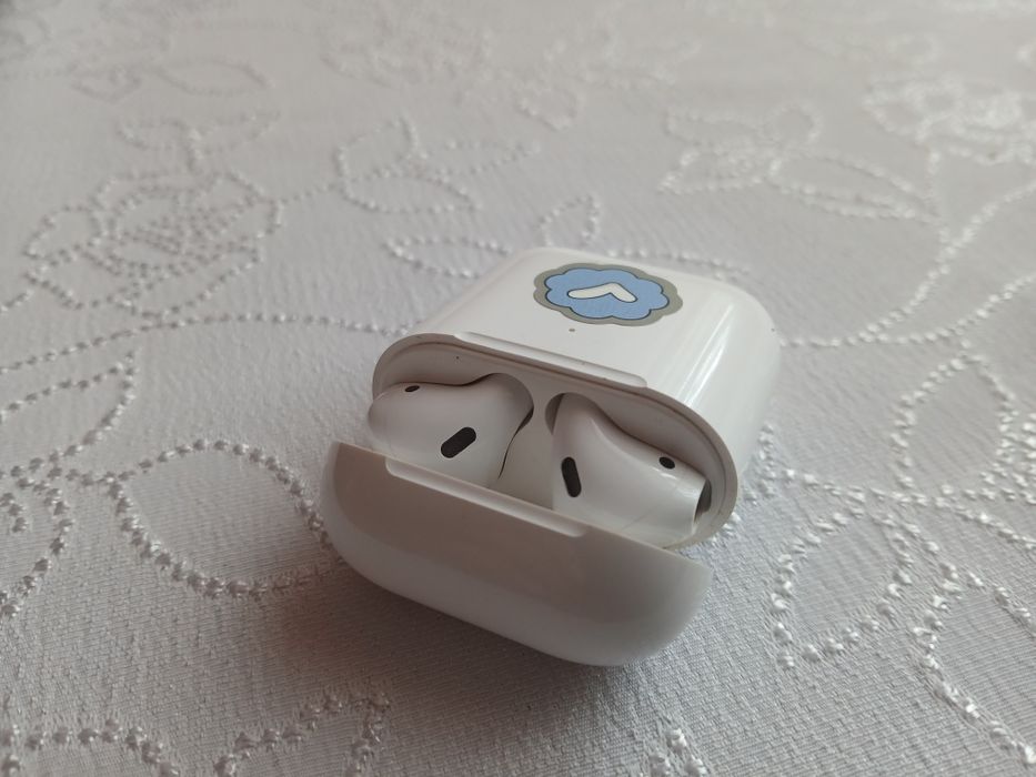 Apple AirPods. Навушники  безпровідні в чудовому стані