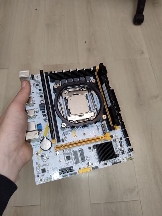 Материнська плата процесор оперативна пам'ять 2011