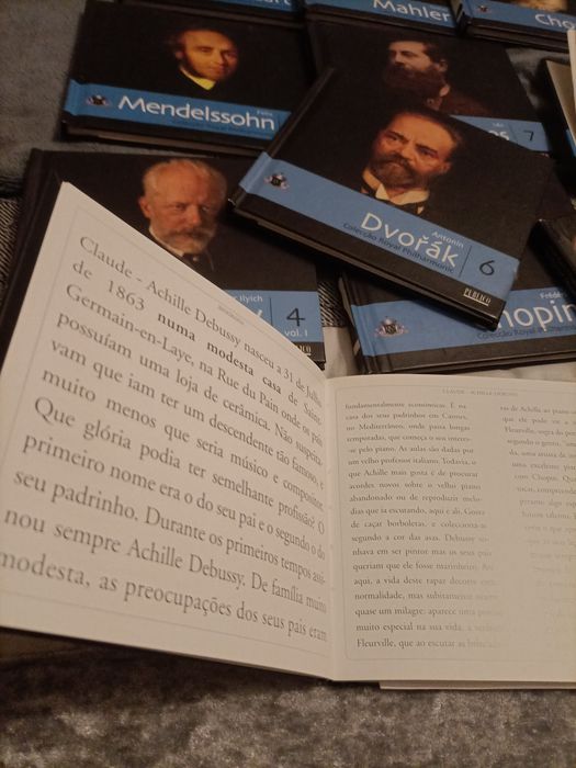 14 excelentes brochuras e  CDs de grandes compositores


Entrego em mã