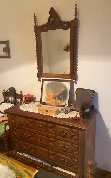 Cama casal Antiga + Restante mobília