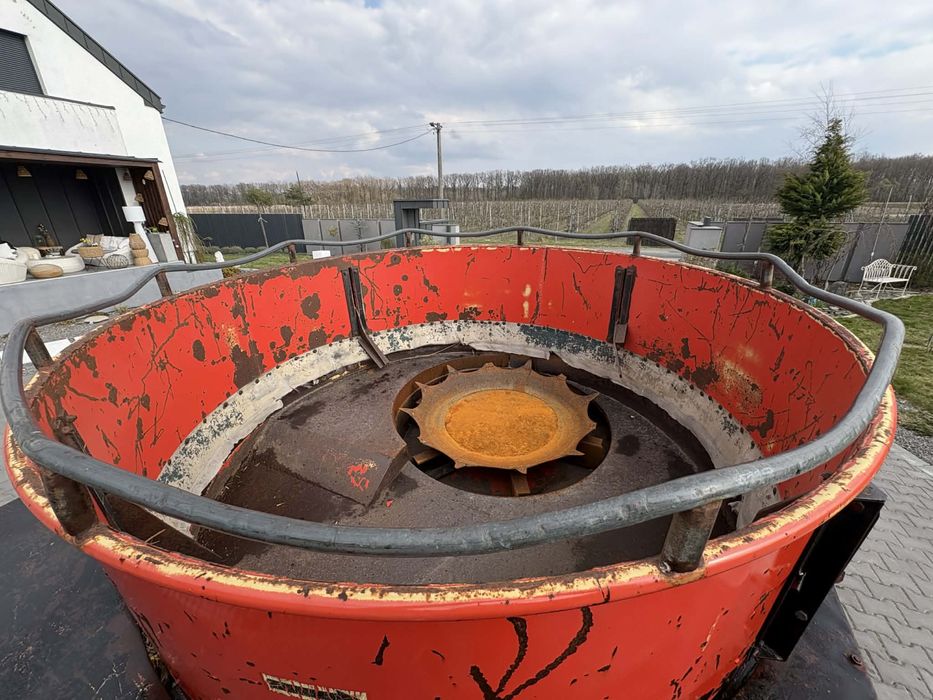 Scielarka słomy do truskawek