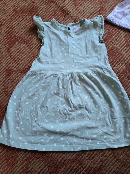 Сукня на дівчинку 12-18 місяців . В ідеальному стані