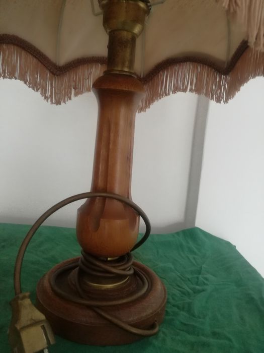 Stara lampa drewno.