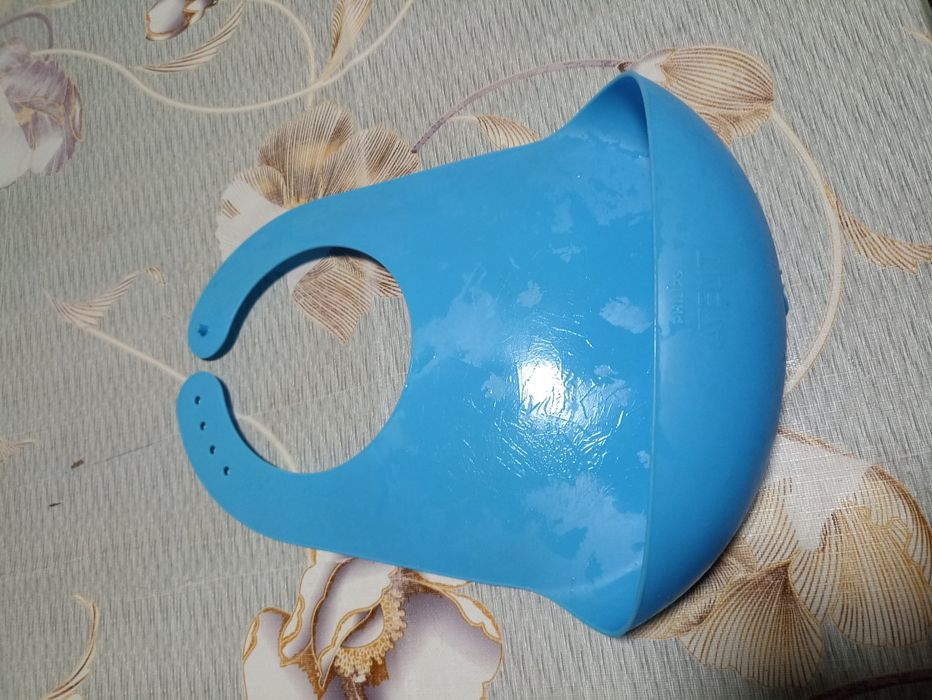 Продам слюнявчик авент