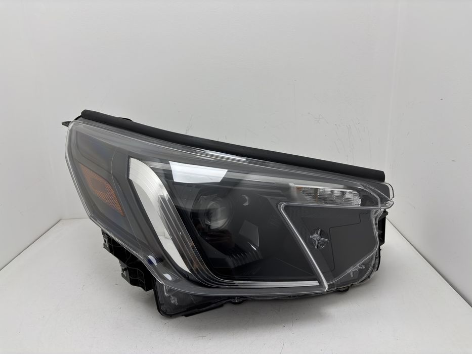 Фара права Subaru Forester Wilderness 2022-2024 USA