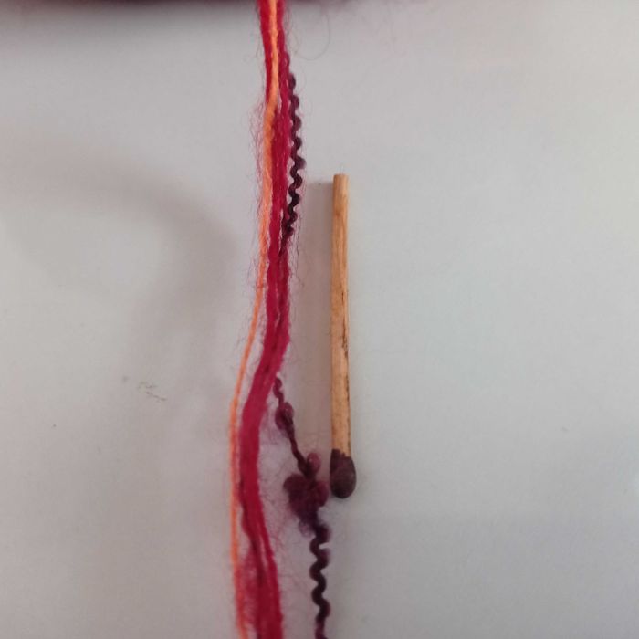 Włóczka akryl, bawełna, lurex czerwony burgund nopki 420g