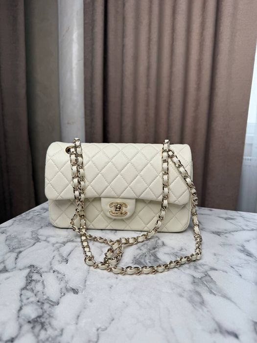 НОВА! Chanel Classic 23 Flap Caviar Leather Ivory with Silver Hardware