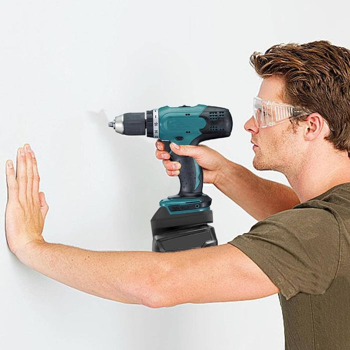 Адаптер-перехідник Bosch PBA 18V  на інструмент Makita 18V LXT (BOSC18MT)